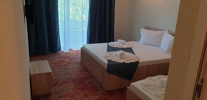 ונוס Hotel Irina מראה חיצוני תמונה